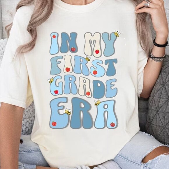 Gildan Other - In My First Grade Era Shirt, Apples and Bees 1st Grade Tshirt